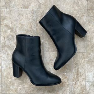 Black Heeled Boots - Dream Pairs Size 11